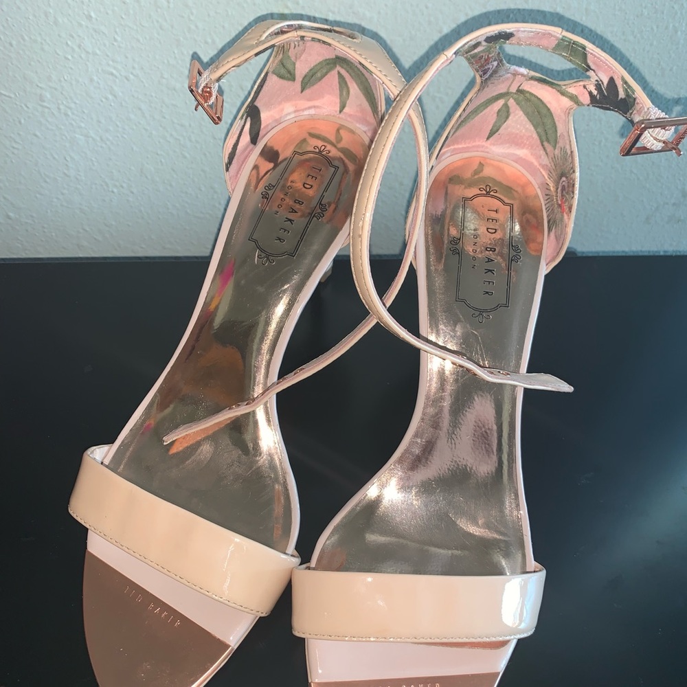 Heels - Picture 3 of 9